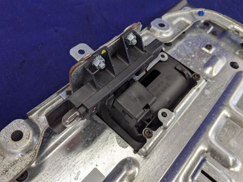 2002-2005 Ford Thunderbird 3.9L V8 Glove Box Storage Latch Lock Lid Panel - The Parts Farm