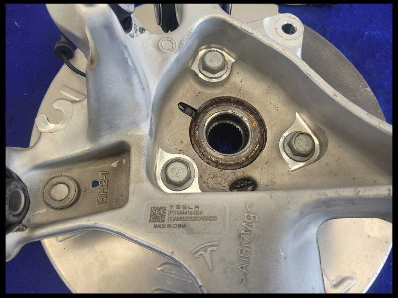 2017-2021 Tesla Model 3 Standard Plus Passenger RH Rear Spindle Knuckle Hub - The Parts Farm
