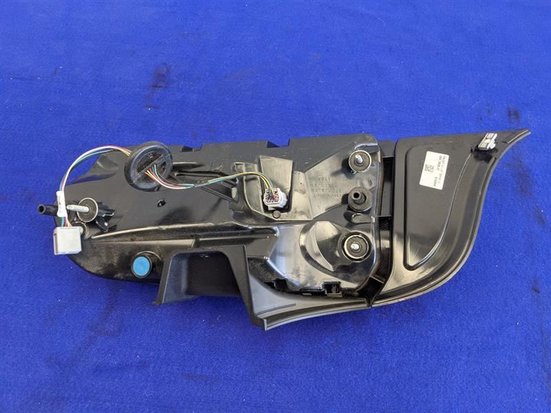 2018-2023 Ford Mustang GT S550 Passenger RH Taillight Lamp Brake Lens OEM - The Parts Farm