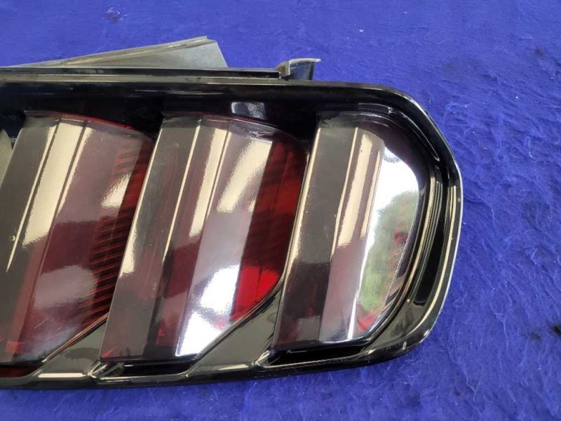 2015-2017 Ford Mustang GT S550 Passenger Right RH Taillight Lamp Brake Lens 2387 - The Parts Farm