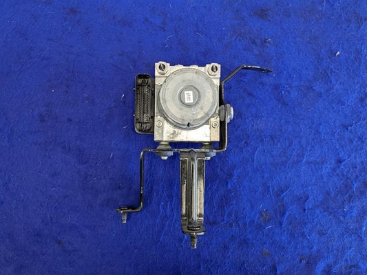 2015-2017 Ford Mustang GT S550 Anti-Lock Brake ABS Module Pump Line OEM - The Parts Farm