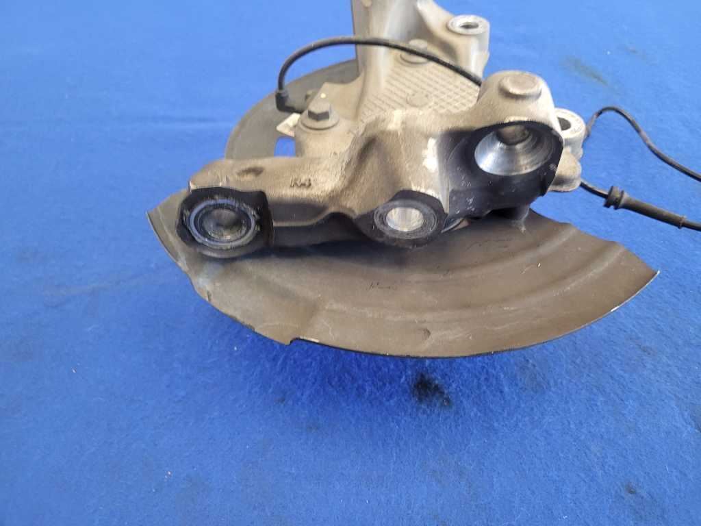2016-2017 Chevrolet SS Sedan 6.2L Passenger RH Front Spindle Knuckle Hub 2602 - The Parts Farm