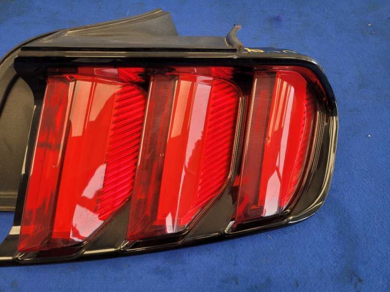 2015-2017 Ford Mustang GT S550 Passenger RH Taillight Lamp Brake Lens 2502 - The Parts Farm