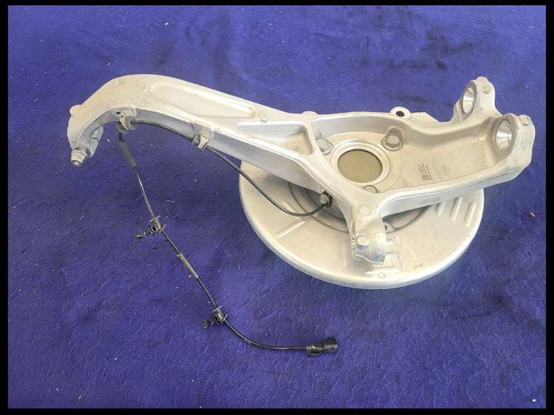 2017-2021 Tesla Model 3 Standard Plus Passenger RH Front Spindle Knuckle Hub - The Parts Farm