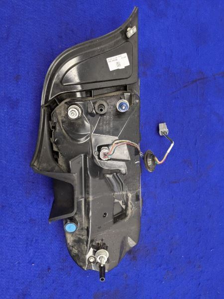 2018-2023 Ford Mustang GT S550 Passenger Right Tail Light Lamp Brake Lens OEM - The Parts Farm