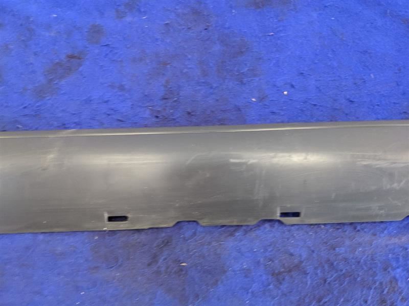 2005-2009 Ford Mustang GT Passenger Right RH Rocker Panel Moulding NEW TAKE OFF - The Parts Farm