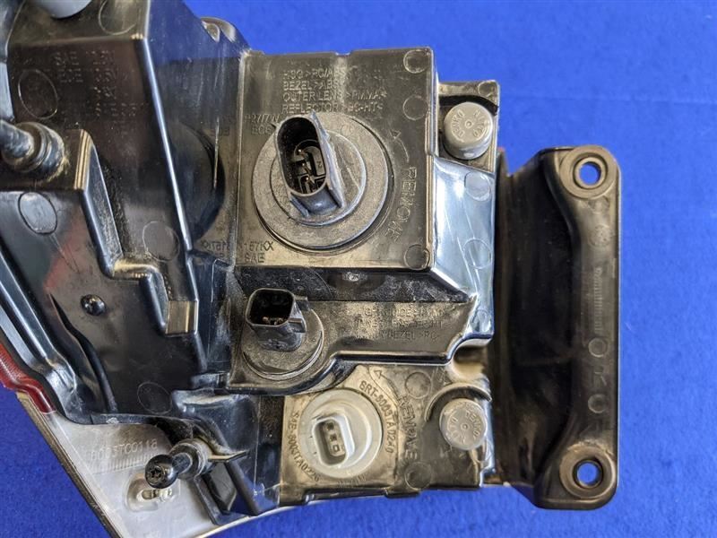 2014-2020 Jeep Grand Cherokee SRT8 Passenger Taillight Quarter Panel Mounted - The Parts Farm