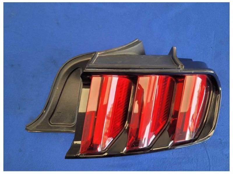 2015-2017 Ford Mustang GT S550 Passenger Right RH Taillight Lamp Brake Lens 2564 - The Parts Farm