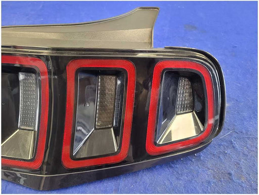2011-2014 Ford Mustang GT500 GT SVT Passenger Rear Taillight RH Light 2812