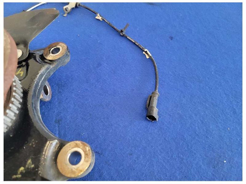 2015-2017 Ford Mustang GT S550 Driver LH Front Spindle Knuckle Hub 2586 - The Parts Farm