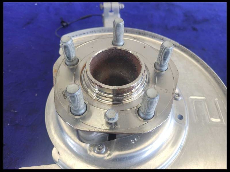 2017-2021 Tesla Model 3 Standard Plus Passenger RH Front Spindle Knuckle Hub - The Parts Farm