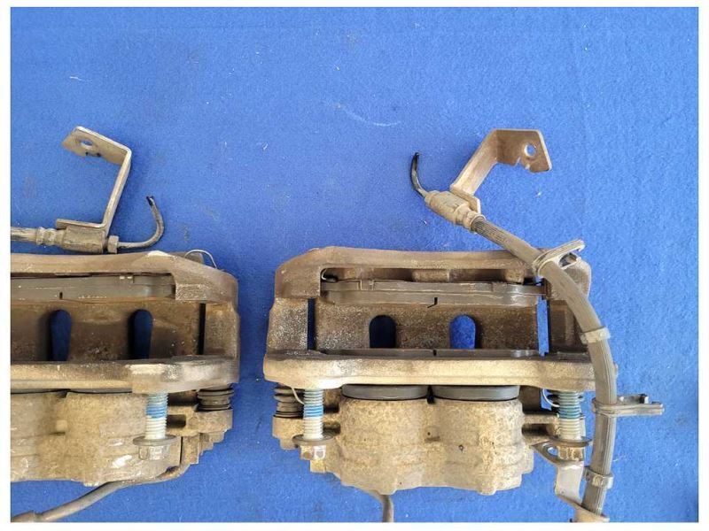 2005-2010 Ford Mustang GT 4.6L Pair Front Brake Calipers Pads Hoses 2585 - The Parts Farm