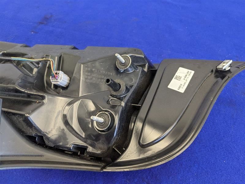 2018-2023 Ford Mustang GT S550 Passenger RH Taillight Lamp Brake Lens OEM - The Parts Farm