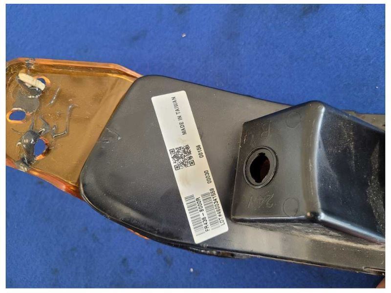 2005-2009 Ford Mustang GT 4.6L Passenger RH Turn Signal Light Parking Lamp 2585 - The Parts Farm