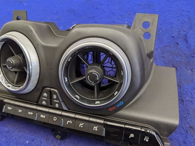2016-2017 Chevrolet Camaro SS Temperature Control Dual Zone CJ2 84078980 - The Parts Farm