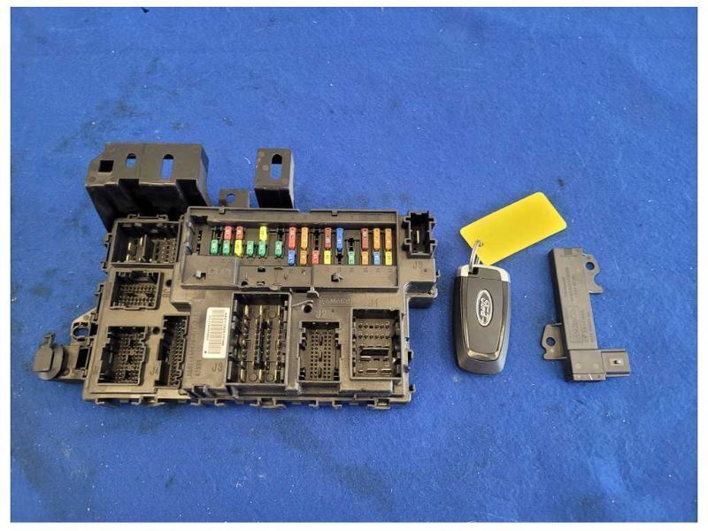 2021 Ford Mustang GT S550 Fuse Box Power Distribution Key Fob Reader 2543 - The Parts Farm