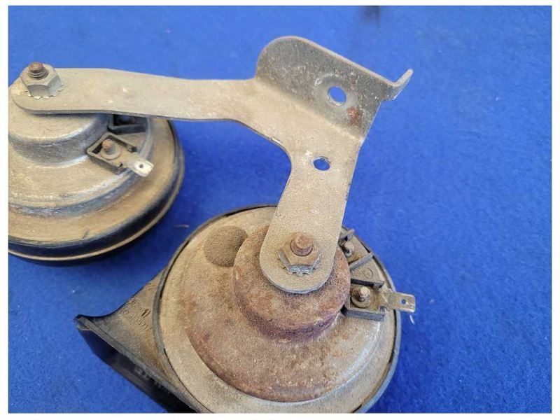 1994-1998 Ford Mustang GT 5.0L Front Dual Emergency Horn Noise 2521 - The Parts Farm