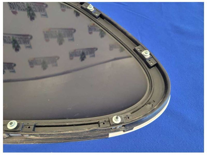 2004-2006 Porsche Cayenne Turbo 4.5L Driver Rear Quarter Glass Tint 2137 - The Parts Farm