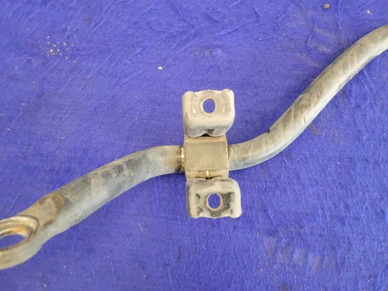 2003-2004 Ford Mustang Cobra SVT DOHC Front Sway Stabilizer Bar Support 2349 - The Parts Farm