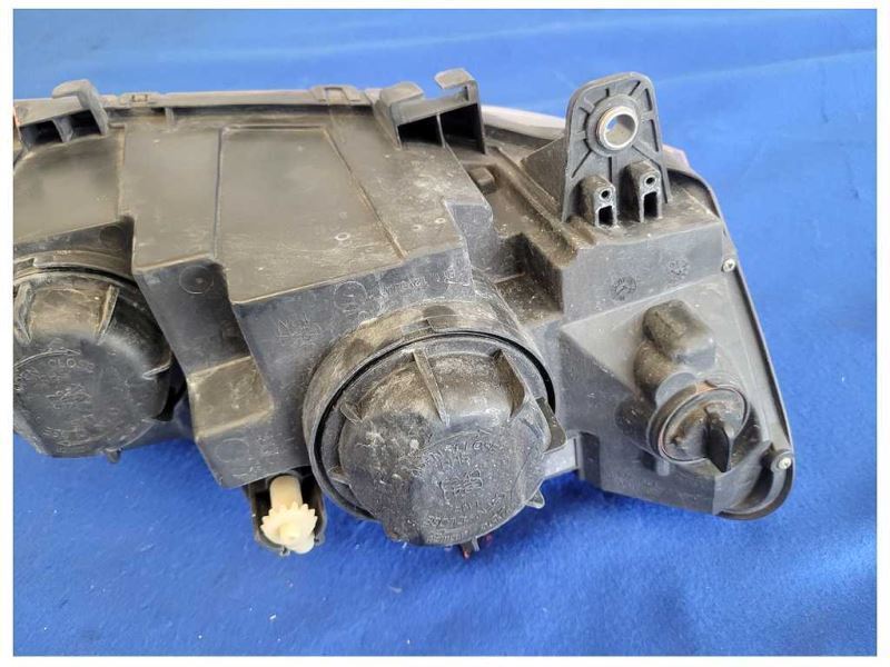 2008-2009 Pontiac G8 Sedan 6.0L V8 Driver Front Headlight Lamp *Broke Tabs* 2529 - The Parts Farm