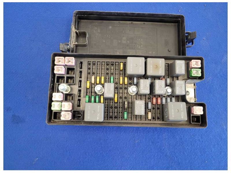 2007-2008 Ford Mustang GT 4.6L Power Distribution Box Fuse Engine Bay 2583 - The Parts Farm