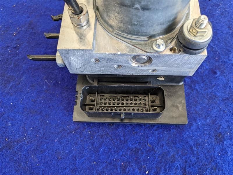 2012-2015 Chevrolet Camaro SS ABS Anti-Lock Brake Module Pump Front Switch - The Parts Farm