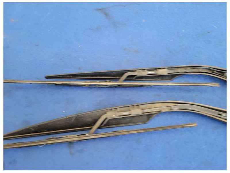 1993 Chevrolet Camaro Z28 Coupe Pair Windshield Wiper Arms Blades 2546 - The Parts Farm