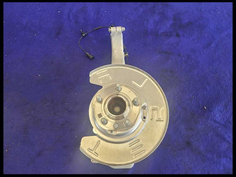 2017-2021 Tesla Model 3 Standard Plus Passenger RH Front Spindle Knuckle Hub - The Parts Farm