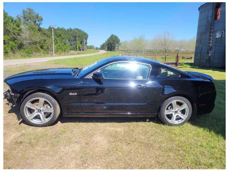 2011-2014 Ford Mustang GT S197 Fuse Box Engine Right Hand Engine Bay 2352 - The Parts Farm