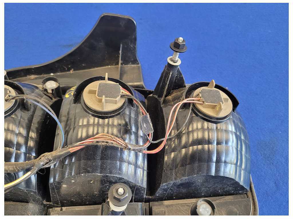 2005-2009 Ford Mustang GT GT500 Driver Rear Taillight Lamp Lens Brake 2541 - The Parts Farm