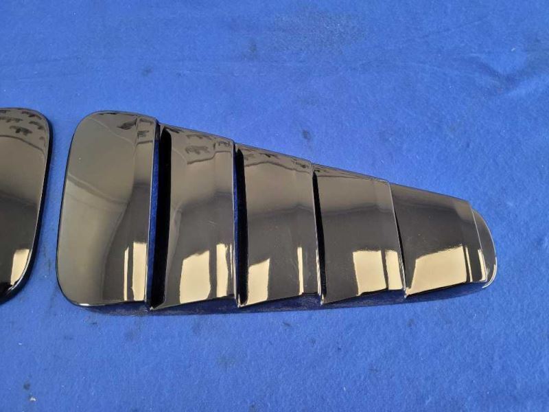 2010-2014 Ford Mustang GT 4.6L Pair Side Quarter Window Covers Paint UA 2477 - The Parts Farm