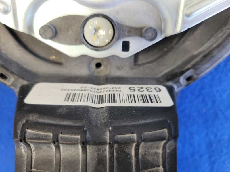 2010-2011 Chevrolet Camaro SS Manual M/T Transmission Steering Wheel C124 - The Parts Farm