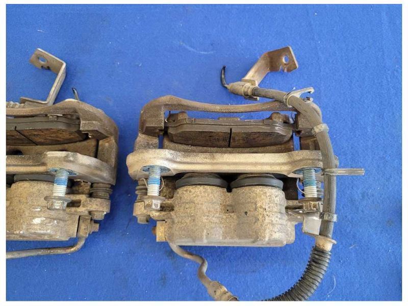 2005-2010 Ford Mustang GT 4.6L Pair Front Brake Calipers Pads Hoses 2585 - The Parts Farm