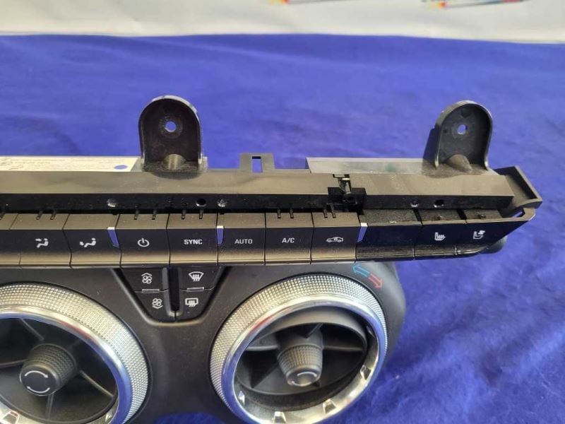 2016-2017 Chevrolet Camaro SS Temperature Control Dual Zone CJ2 84078980 2344 - The Parts Farm