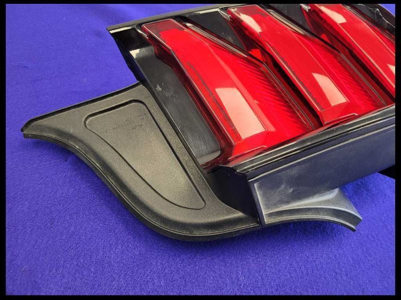 2018-2023 Ford Mustang GT S550 Driver Left LH Tail Light Lamp Brake CRACKED - The Parts Farm