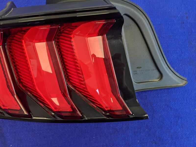 2018-2023 Ford Mustang GT S550 Passenger RH Taillight Lamp Brake Lens OEM - The Parts Farm