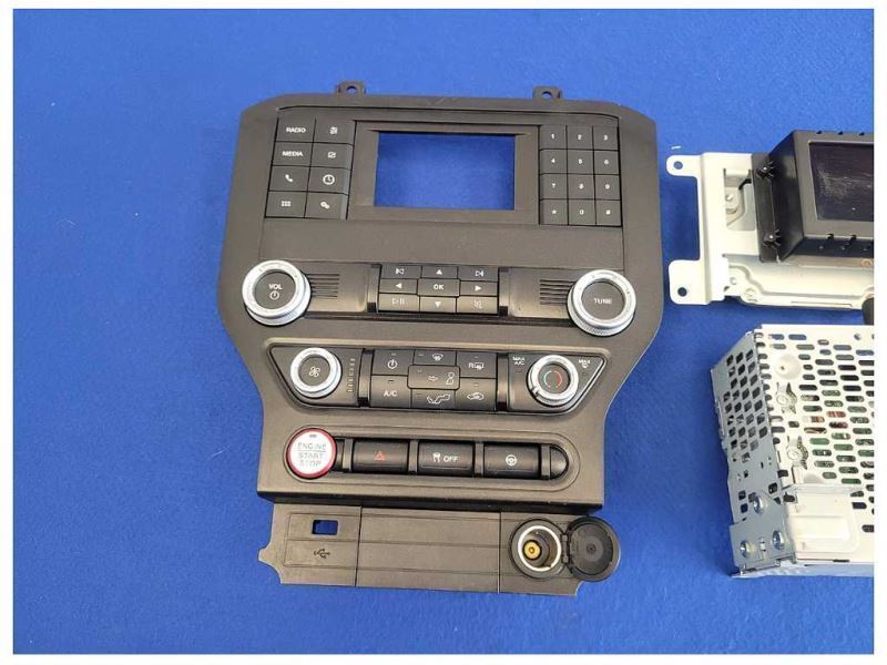 2019 Ford Mustang GT S550 Audio Receiver Information Screen Radio AM FM 2577 - The Parts Farm