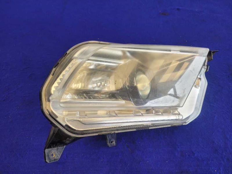 2010-2012 Ford Mustang GT Passenger Right Headlight Lamp Lens Front Broke Tab - The Parts Farm