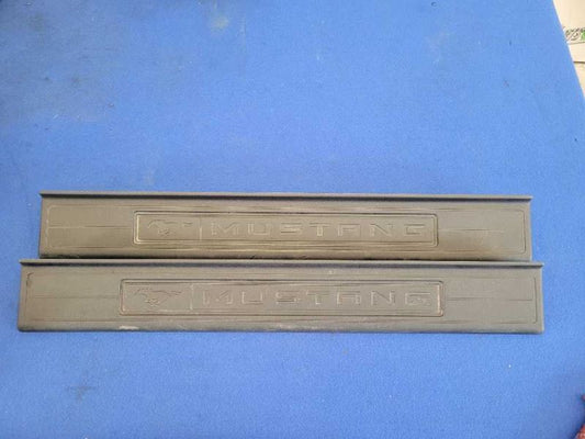 2015-2023 Ford Mustang GT S550 Pair Door Sill Plates No Light Scuff 2439
