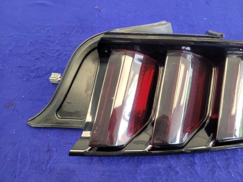 2015-2017 Ford Mustang GT S550 Passenger Right RH Taillight Lamp Brake Lens 2387 - The Parts Farm