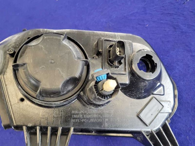 2010-2012 Ford Mustang GT Passenger Right Headlight Lamp Lens Front Broke Tab - The Parts Farm