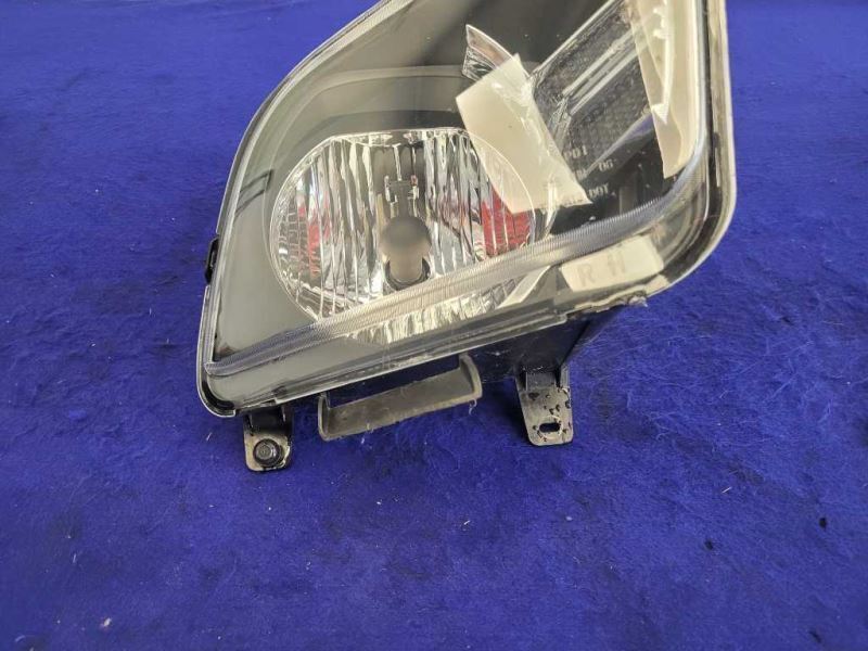 2005-2006 Ford Mustang GT 4.6L Passenger Front Headlight Lamp Lens 2422 - The Parts Farm
