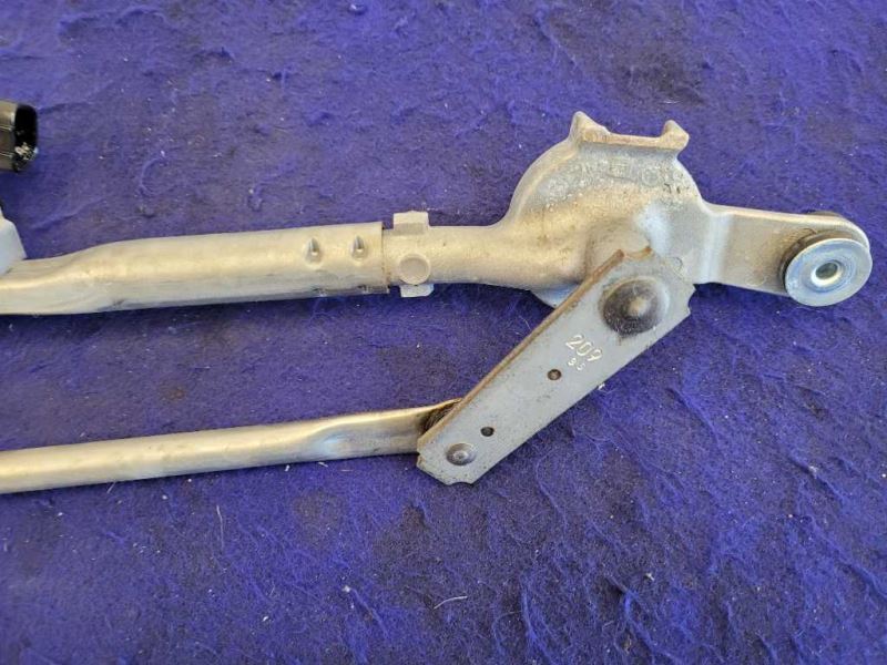 2016-2019 Chevrolet Camaro SS Windshield Wiper Motor Arm Linkage - The Parts Farm