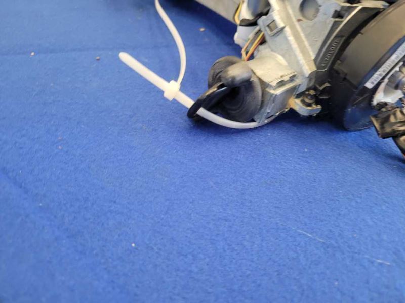2003-2006 Chevrolet SSR Pickup Truck Steering Column Key Damage 2432 - The Parts Farm