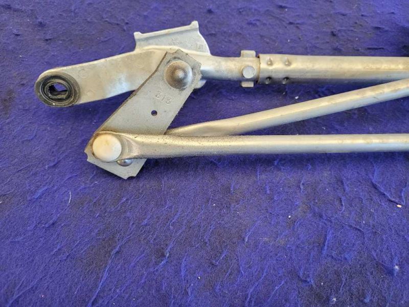 2016-2019 Chevrolet Camaro SS Windshield Wiper Motor Arm Linkage - The Parts Farm