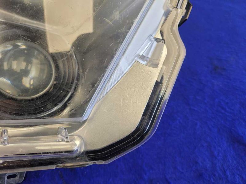 2010-2012 Ford Mustang GT Passenger Right Headlight Lamp Lens Front Broke Tab - The Parts Farm
