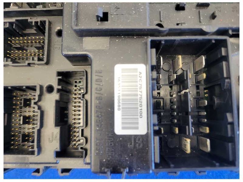 2015-2017 Ford Mustang GT S550 Fuse Box Engine Control Module Front 2566 - The Parts Farm