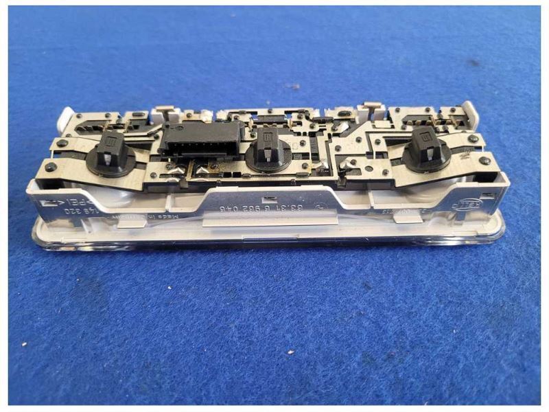 2001-2006 BMW M3 E46 M/T Coupe Control Sunroof Upper Dome Light Map 1953 - The Parts Farm