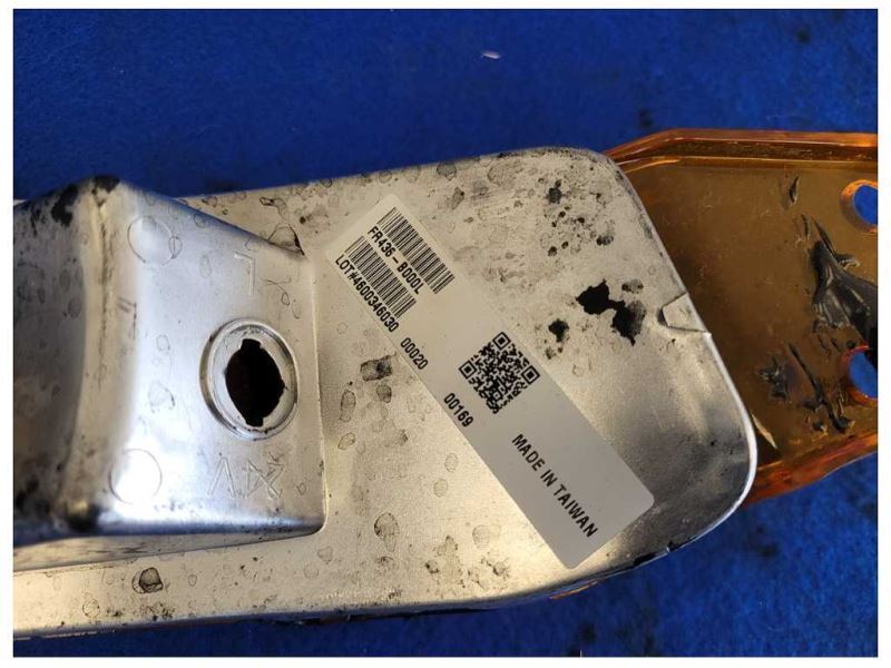 2005-2009 Ford Mustang GT Driver LH Front Turn Signal Amber Parking Light 2585 - The Parts Farm