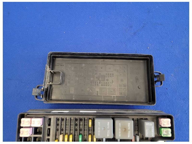 2007-2008 Ford Mustang GT 4.6L Power Distribution Box Fuse Engine Bay 2583 - The Parts Farm